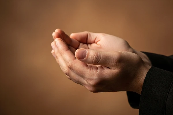 Doa Saat Mendengar Orang Meninggal – Bacaan, Arti, dan Tuntunan Islami